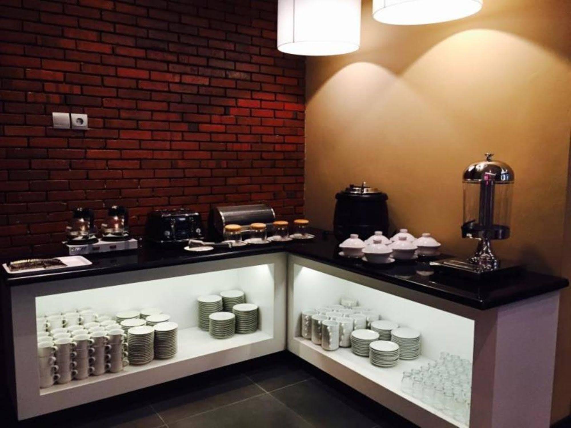 Kalya Hotel 3*